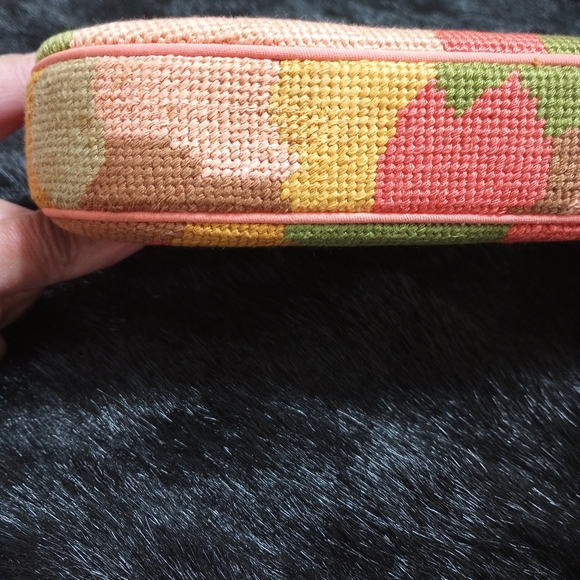 Camouflaged Hand bag - Picture 6 of 6